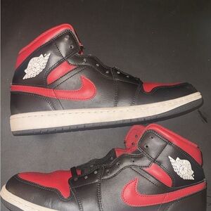 Size 10.5 - Air Jordan 1 Mid Bred Twist pre owned